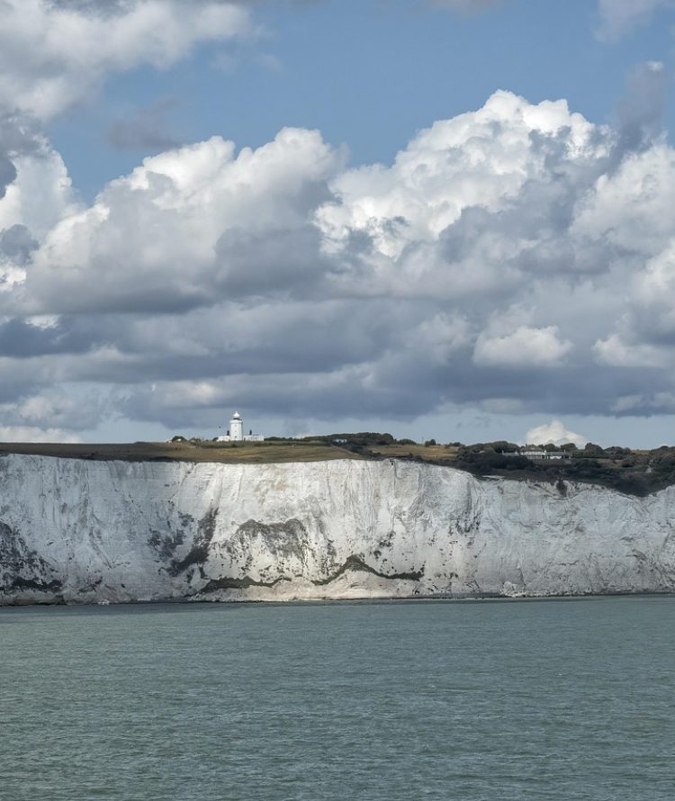 white-cliff-4411679_1280
